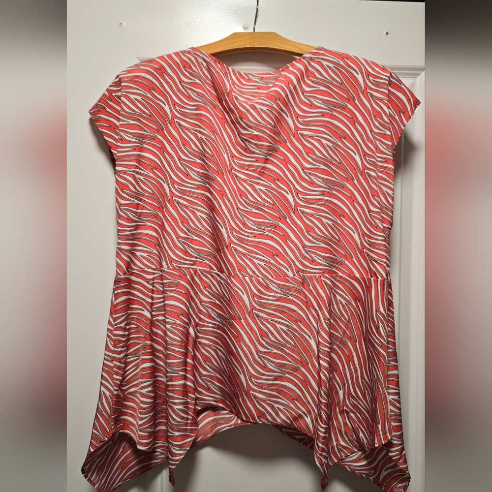 NWT Michael Kors top with chain detail. - Picture 3 of 6
